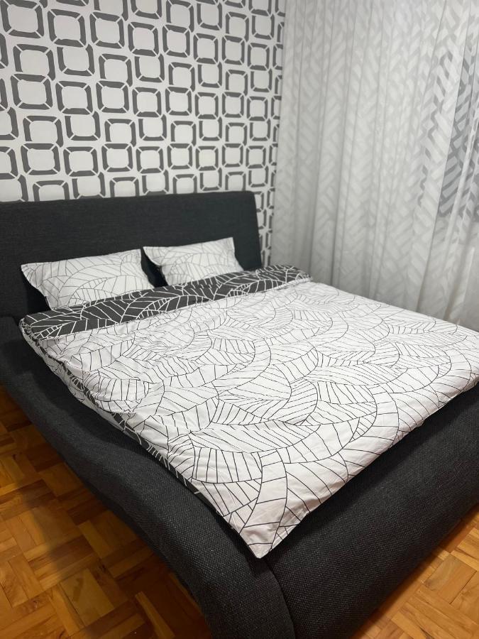 Mona Apartment Taxi#Airport #Parking#Bucharest#Therme Otopeni Buitenkant foto